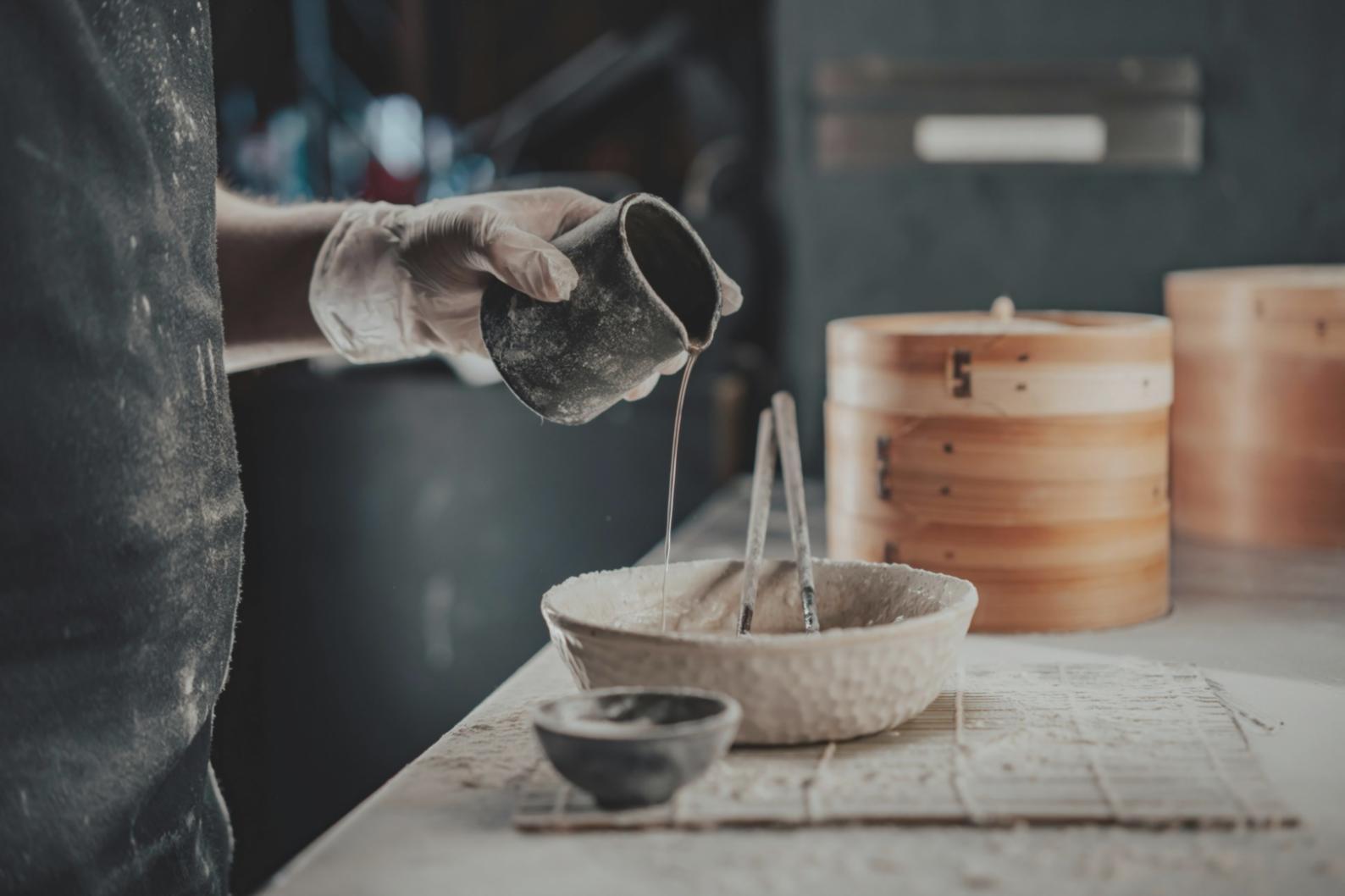 Організація кулінарних інструментів та інгредієнтів на робочій поверхні